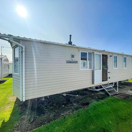 Lovely Caravan With Wifi At Broadland Sands In Suffolk Ref 20035Bs Hotell Hopton on Sea Exteriör bild