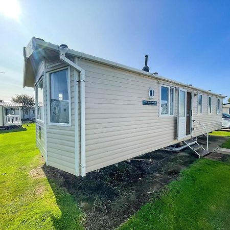 Lovely Caravan With Wifi At Broadland Sands In Suffolk Ref 20035Bs Hotell Hopton on Sea Exteriör bild