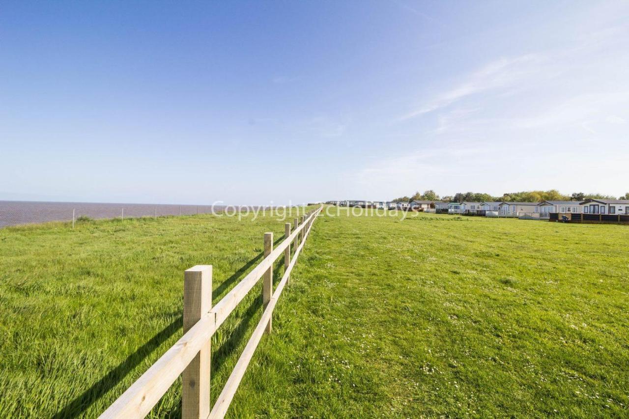 Lovely Caravan With Wifi At Broadland Sands In Suffolk Ref 20035Bs Hotell Hopton on Sea Exteriör bild