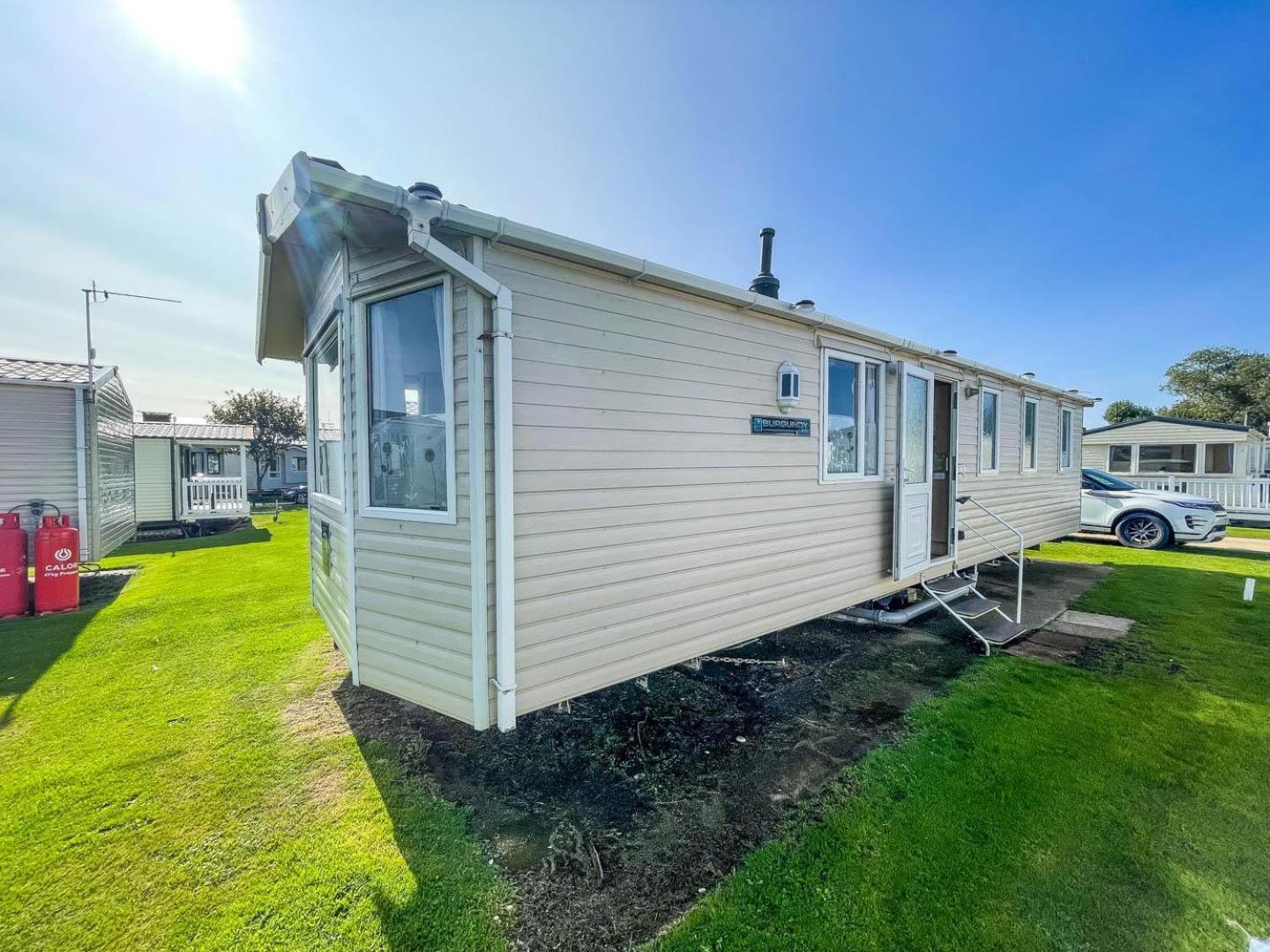 Lovely Caravan With Wifi At Broadland Sands In Suffolk Ref 20035Bs Hotell Hopton on Sea Exteriör bild